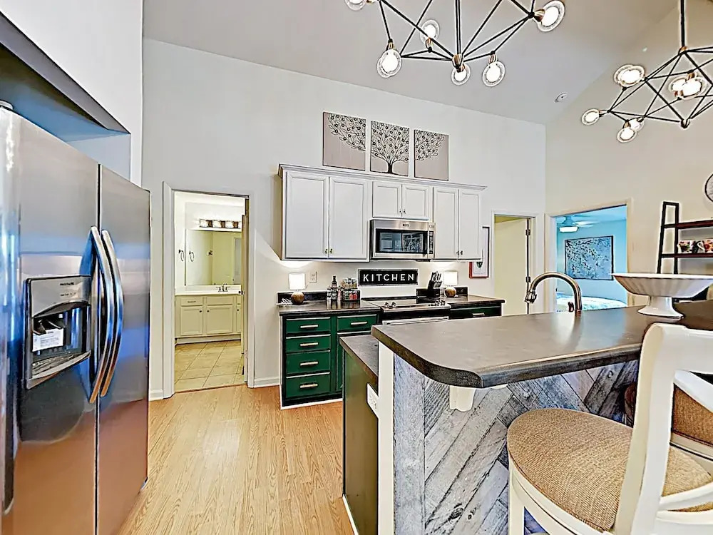 New Listing! Updated Apartment W/ Large Deck 3 Bedroom Apts