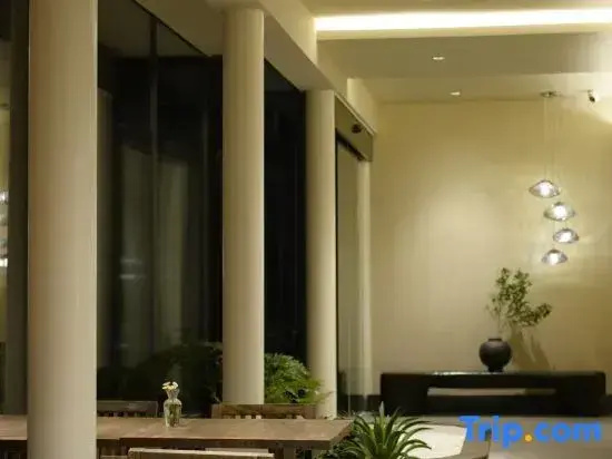 Mount Qingcheng · Moon Close to People Cliff Private Hot Spring Boutique Stay