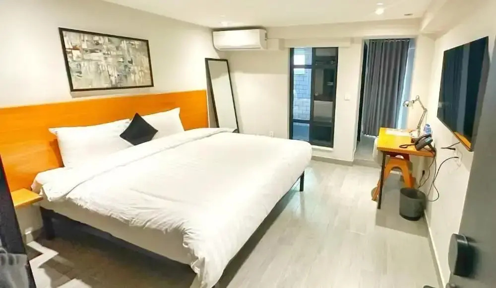 The Avenue Hotel