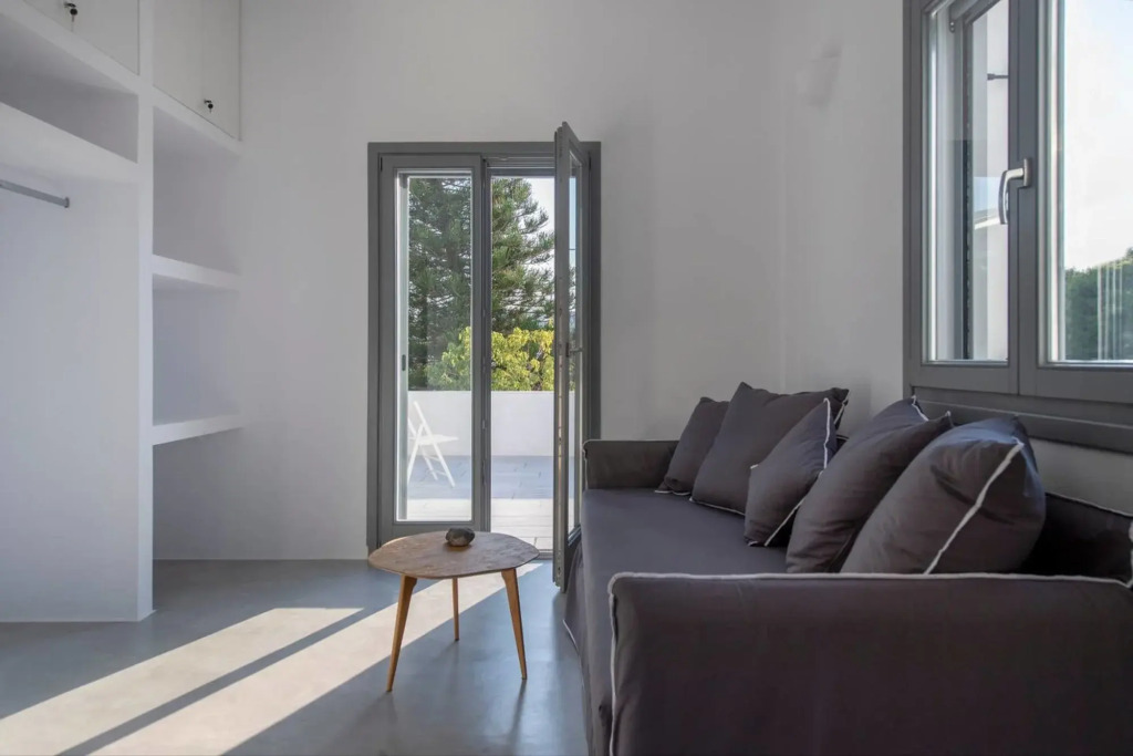 Parikia s Crossroad 3 Bedroom House