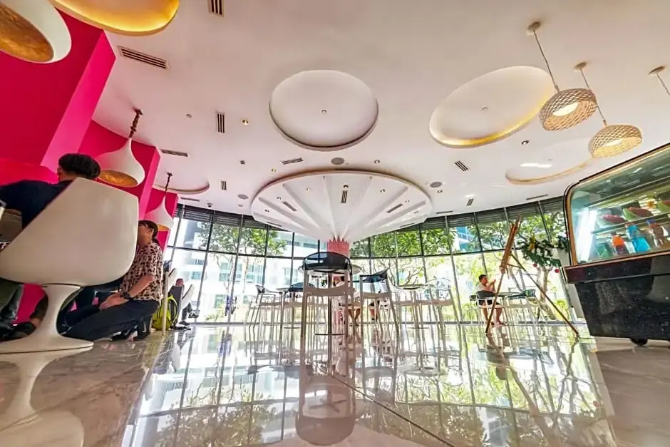 A2JSuites 1BR Azure Smart Home Suite Near Malls & Airport