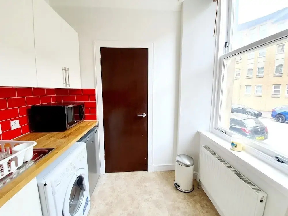 Bright Cosy Flat Close by Tourist Spots