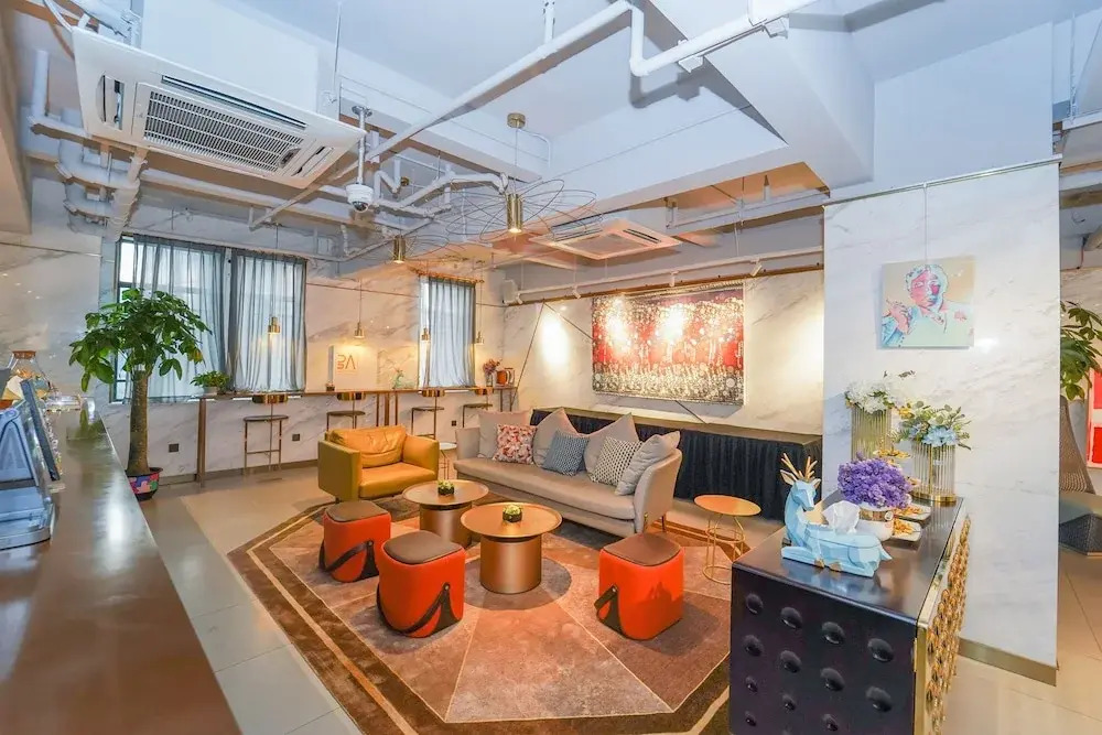 No. 8 Art Hotel