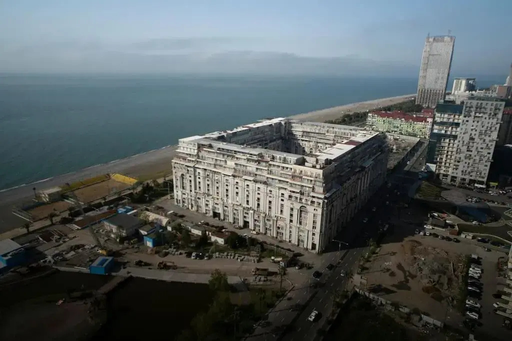 Leo Group Luxury Apartment 24-11 Alliance Palace