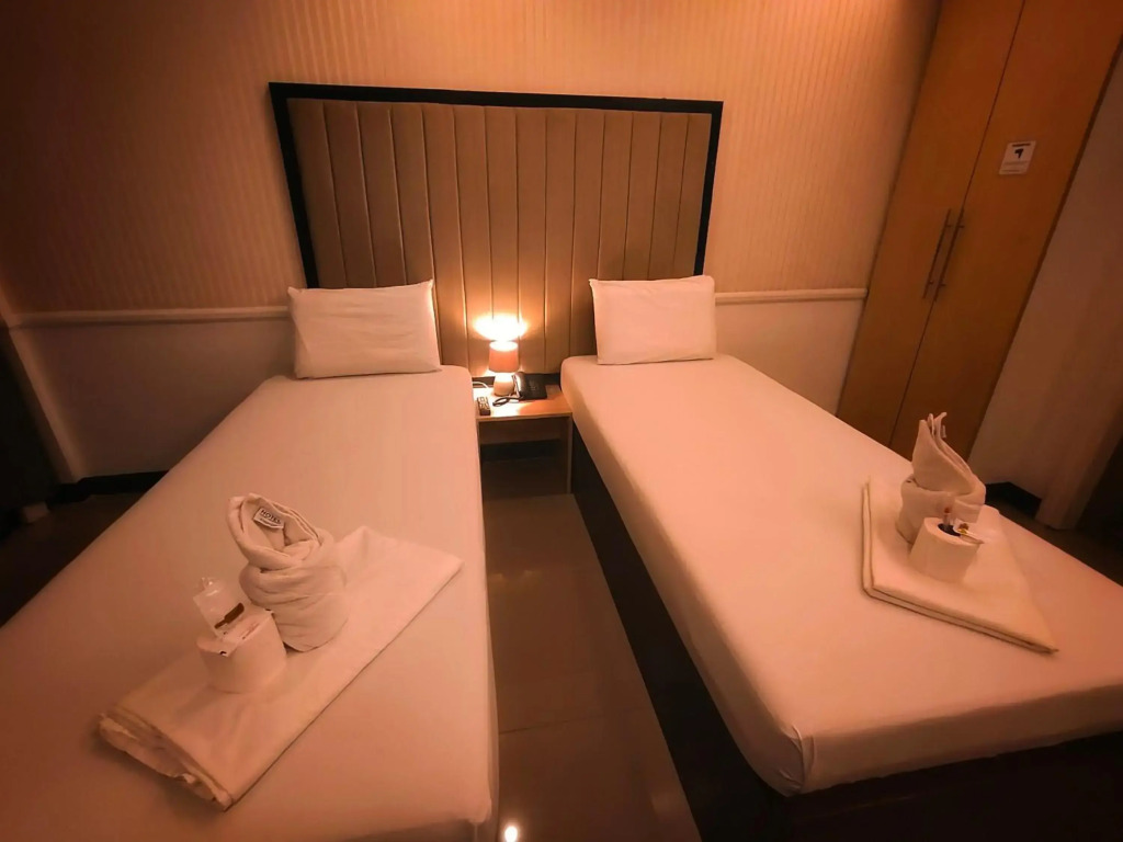 S&M Hotel