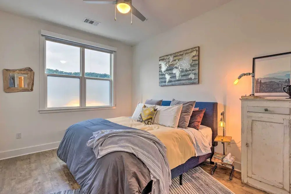 Walkable Downtown Asheville Condo w/ Balcony
