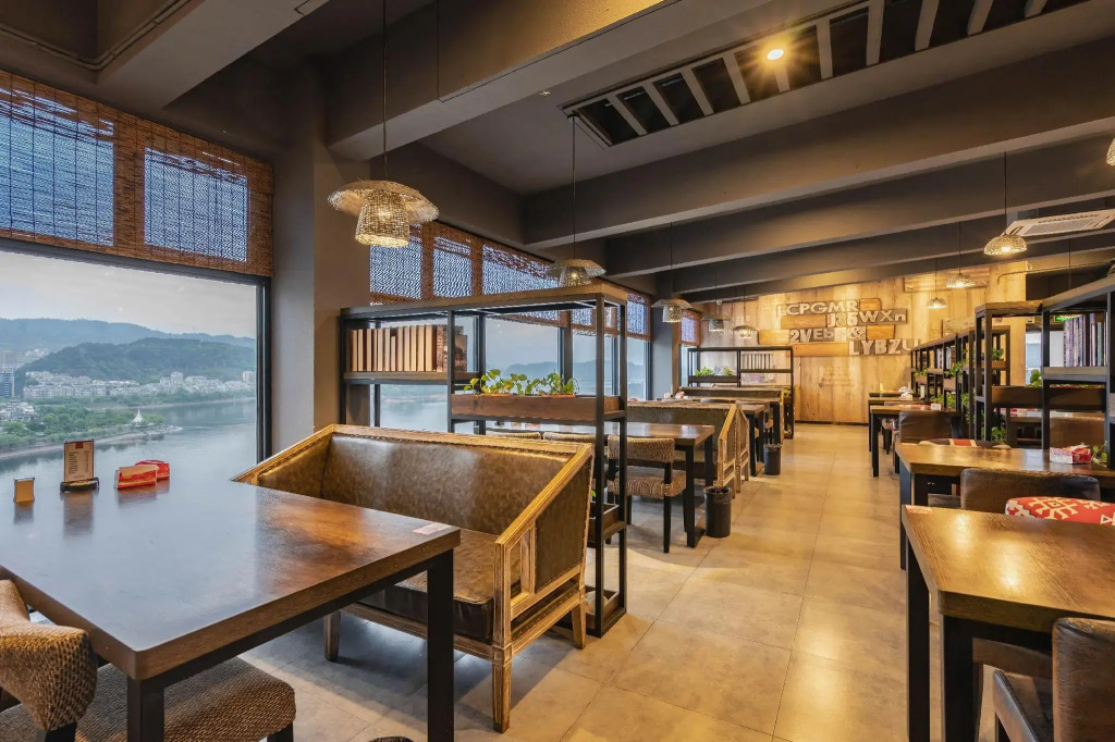Yitu Lake View Hotel