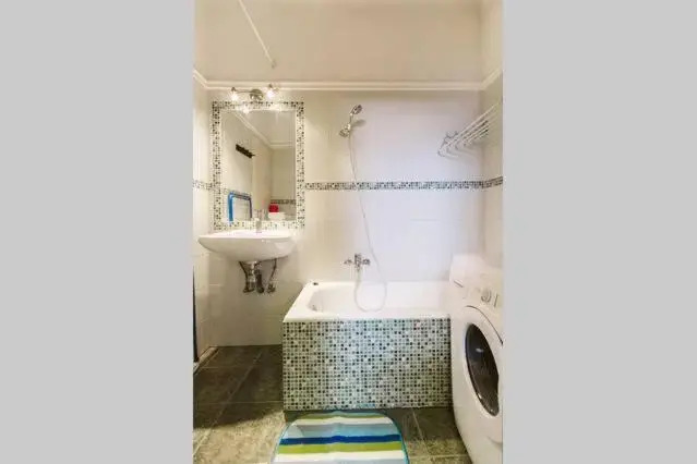 Comedy Apartment