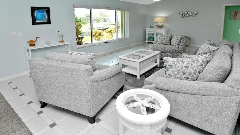 Love Bird Canalfront Villa Lounge Terrace Heated Pool pet Friendly