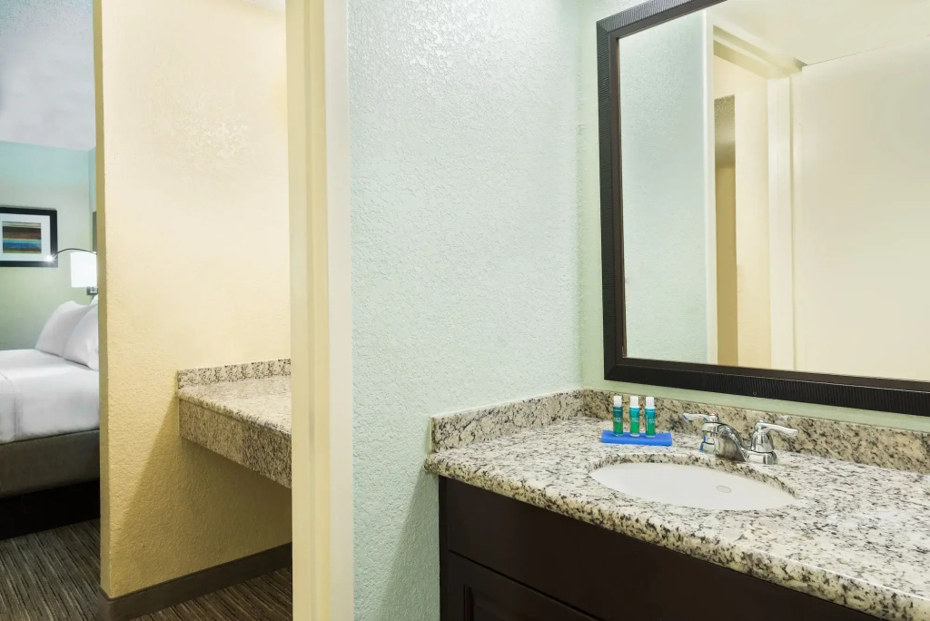 Holiday Inn Express Hotel & Suites Ft. Lauderdale-Plantation by IHG