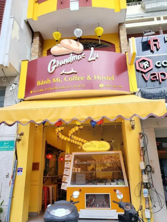 Grandma Lu - Banh Mi Coffee  Hostel