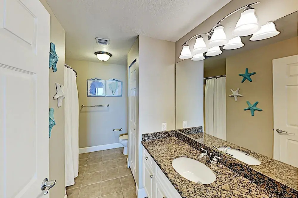 Gulf-front Getaway: Pools, Hot Tub - Steps To Sand 2 Bedroom Condo