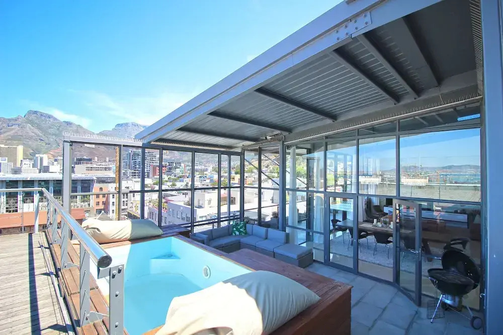 Hillhouse Penthouse 7th Floor
