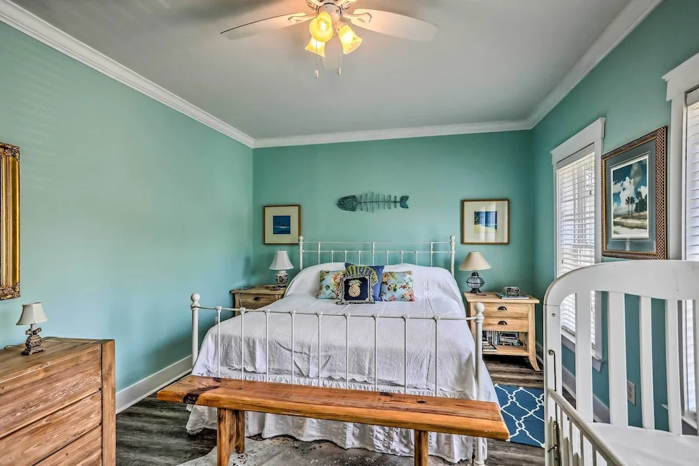 Family Beach Home; Walk to N Litchfield Beach