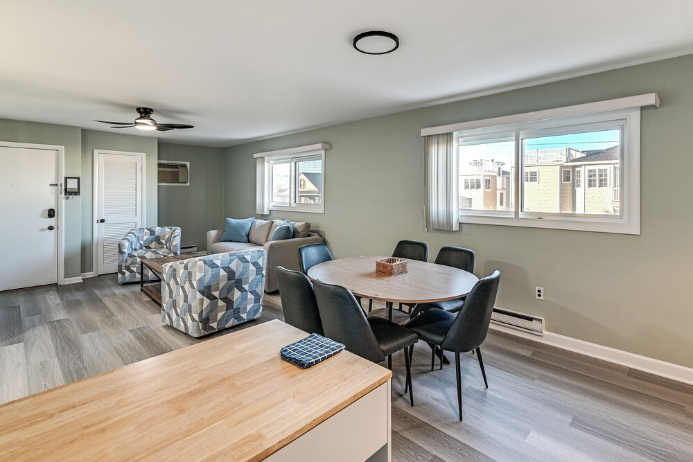 2 Blocks to Beach & Boardwalk: Ocean City Condo