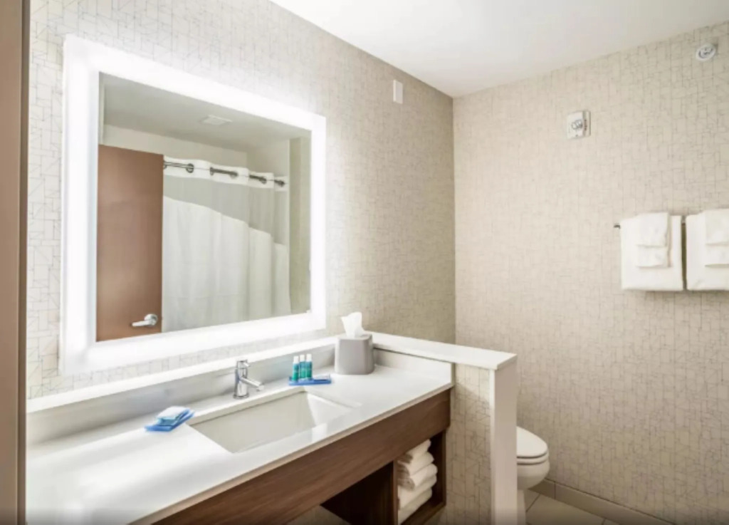 Holiday Inn Express & Suites Platteville by IHG