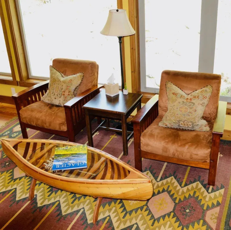 Glacier Guides Lodge