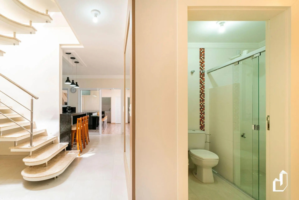 Casa com 05 dormitórios