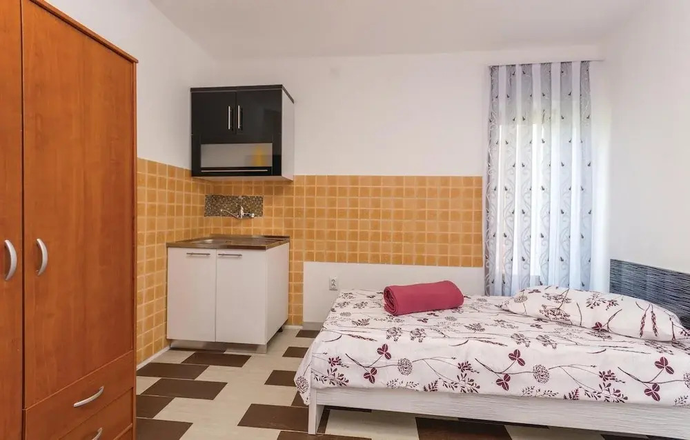Four-Bedroom Holiday Home In Pakostane