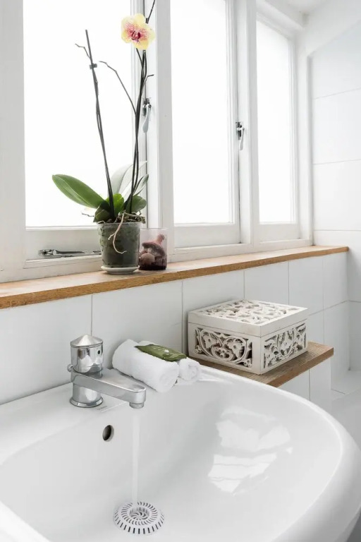 Spacious Period Property Next To Westfield
