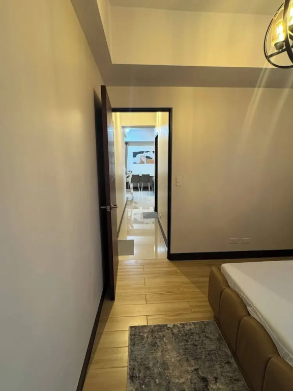 Modern & Spacious 2BR 68 sqm Condo in Manhattan Heights Pool View