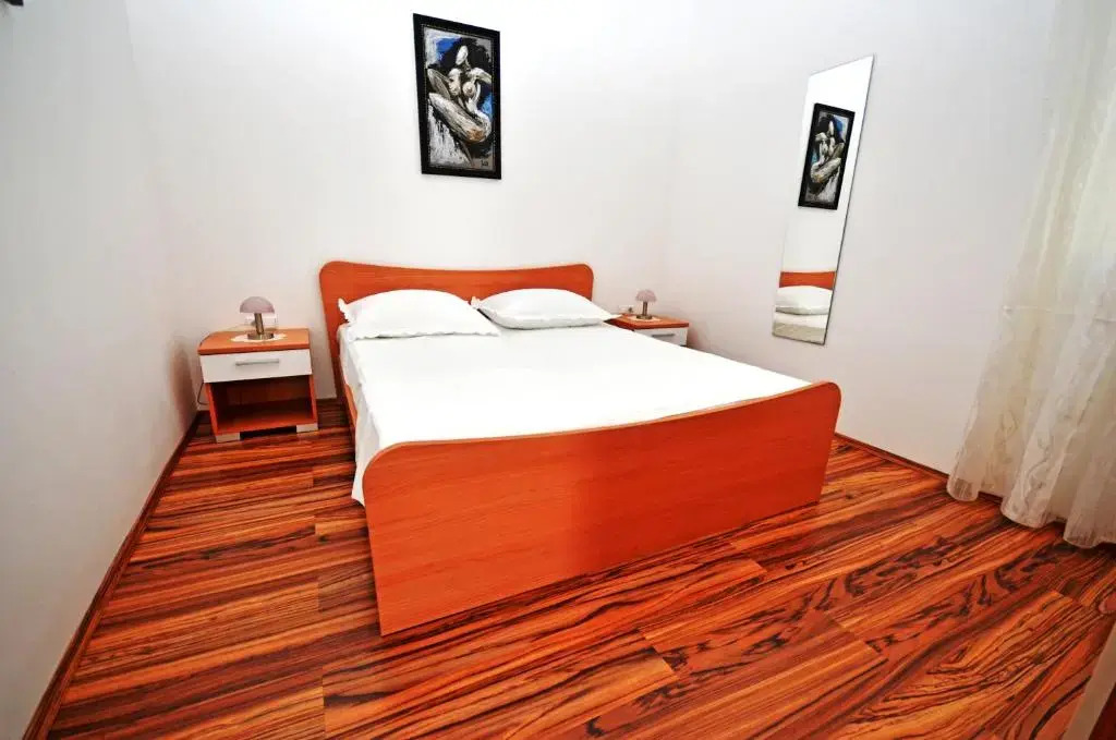 Apartments Jela