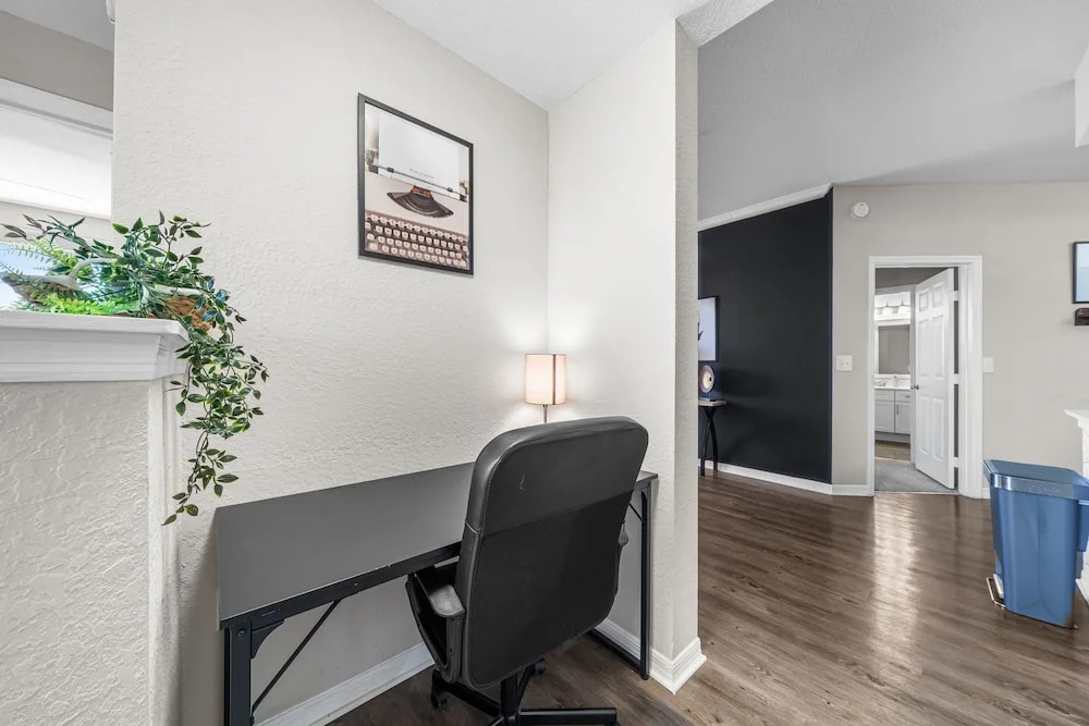 Modern 3BR 2BA Pools Gym Near Airport 5