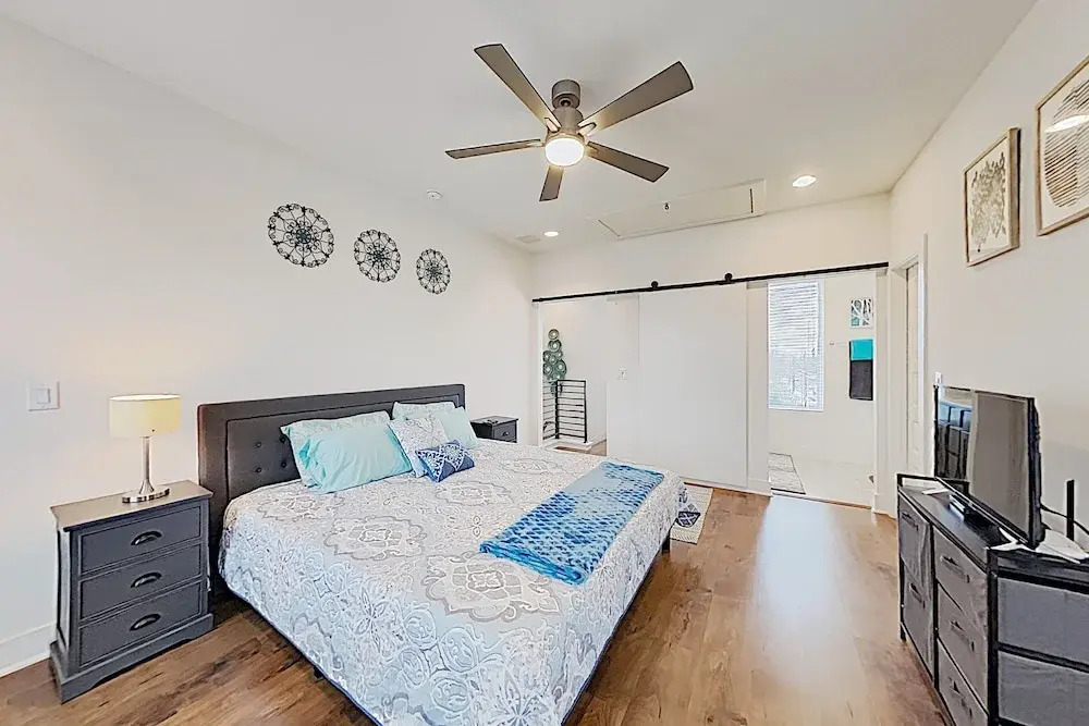 Stylish East Side Near Downtown & Manor Road 1 Bedroom Condo