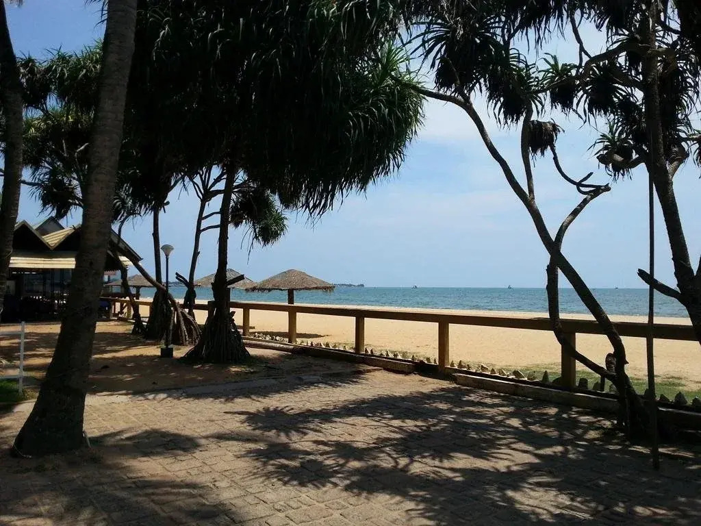 Earls Regent Negombo "Golden Shore at Your Door - Find Your Dream Stay"