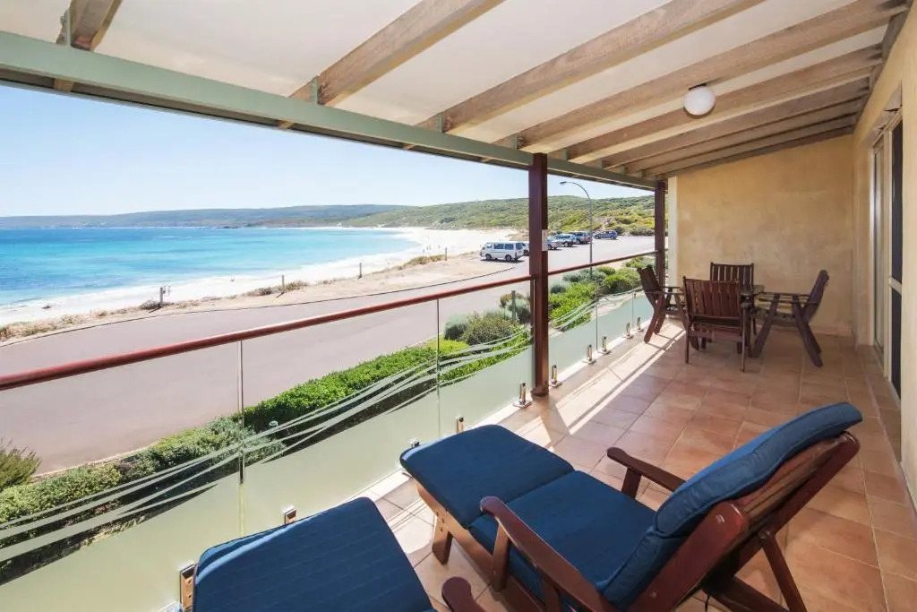 Canal Rocks Beachfront Apartments