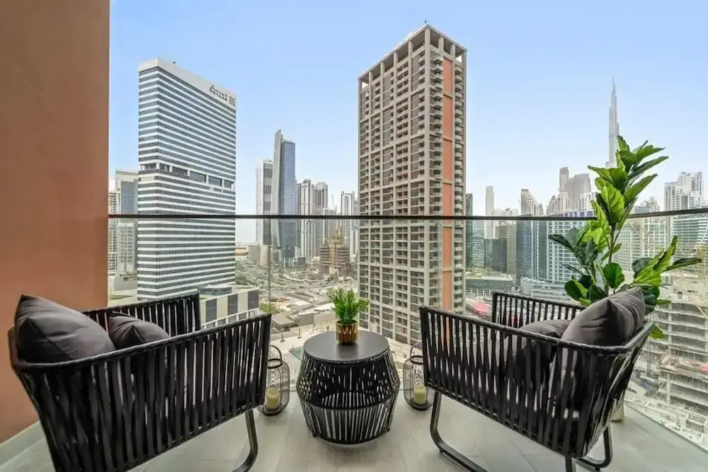 Luxury Living in Peninsula Five With Skyline View and Amazing Pool