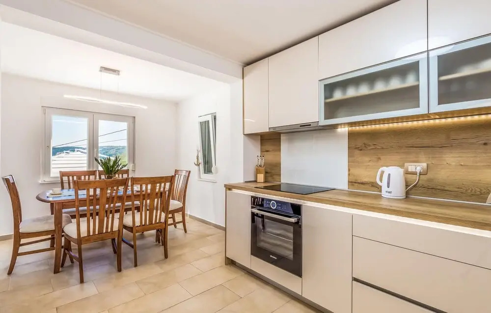 Stunning Home in Lopar with Outdoor Swimming Pool, Hot Tub & 4 Bedrooms