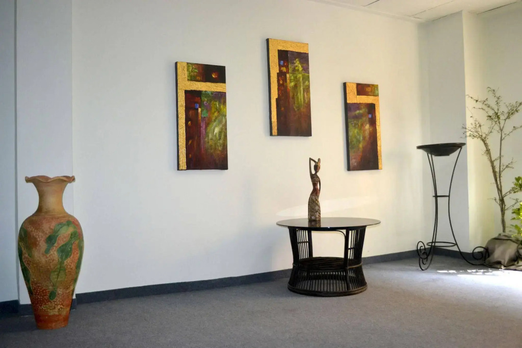 The Lounge Hotel