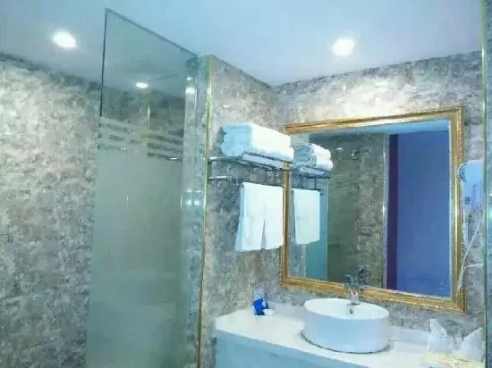 Longshan Tianyi Hotel