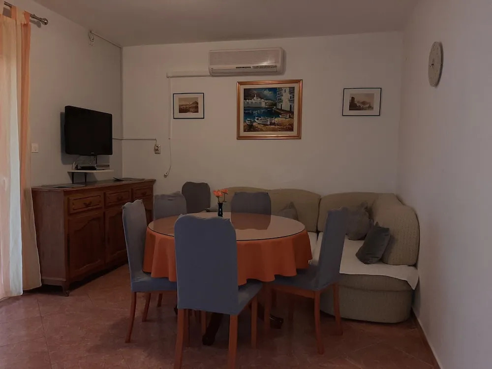 Apartments Jakov