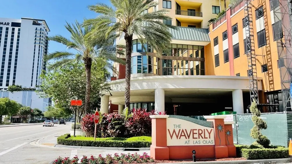 Modern 1B Condo w City Skyline Views in Las Olas