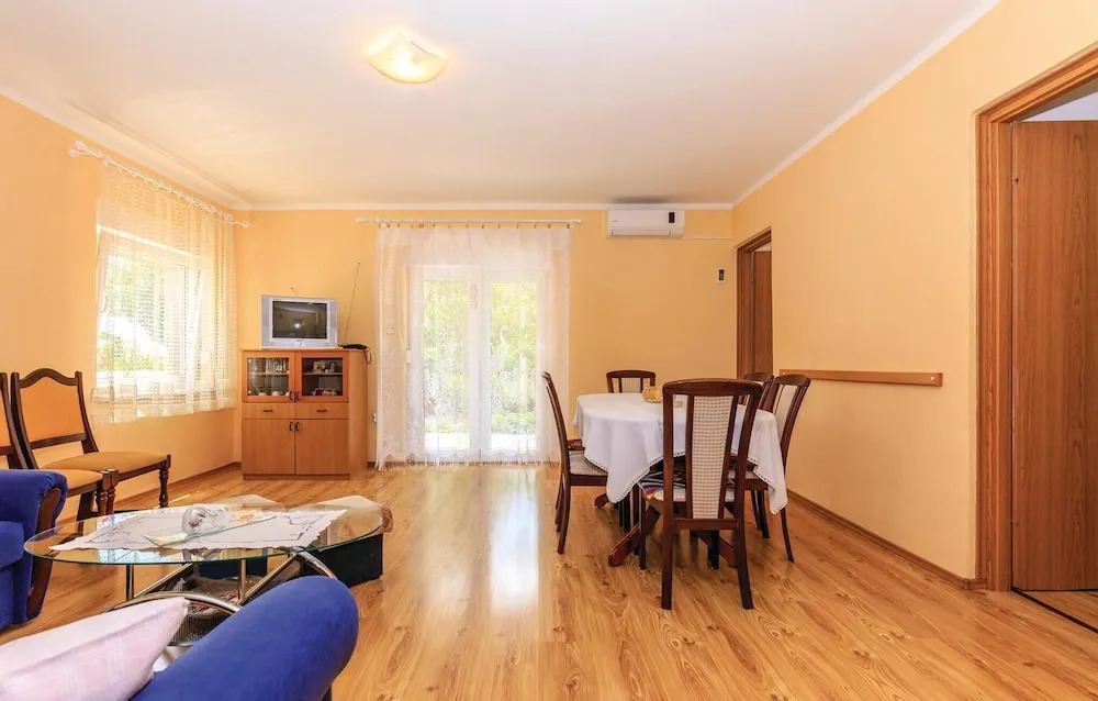 Amazing Apartment in Grizane With 3 Bedrooms