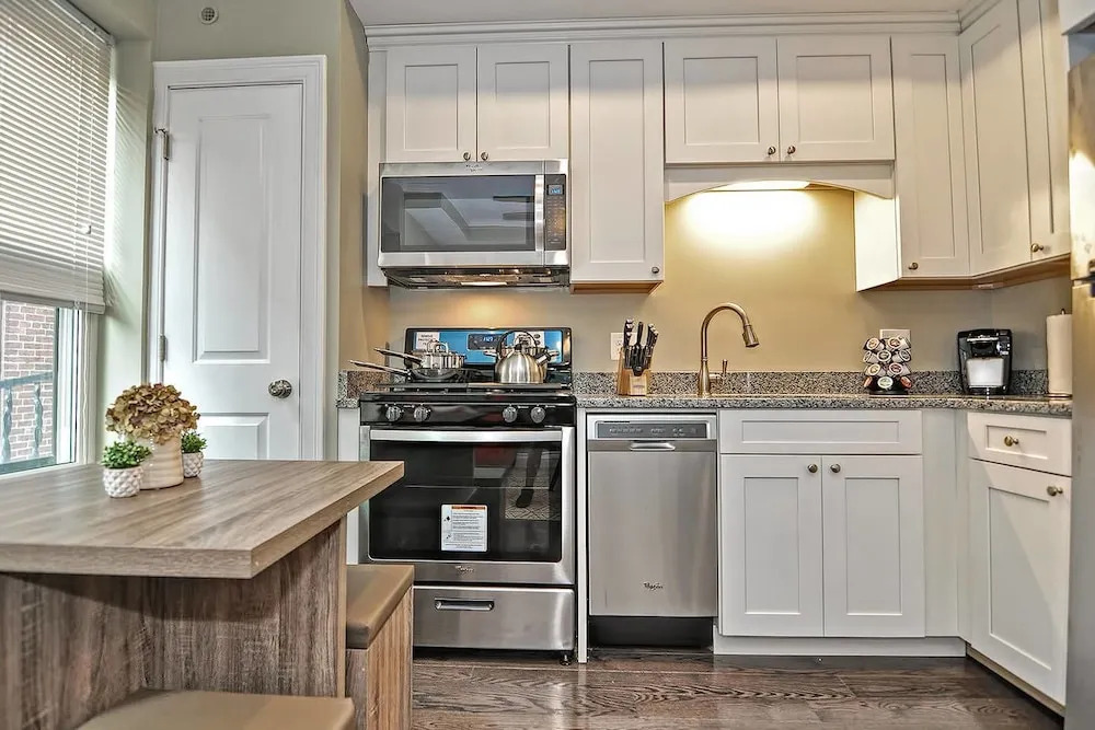 2br/1ba Apt in Authentic North End by Domio