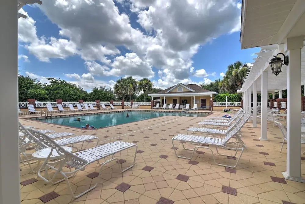 Peaceful Lady Lake Home w/ Screened-in Porch!
