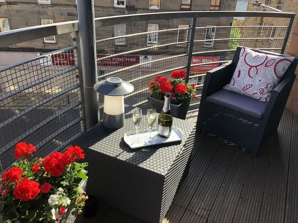 Remarkable 2 Bed Apartment in Edinburgh