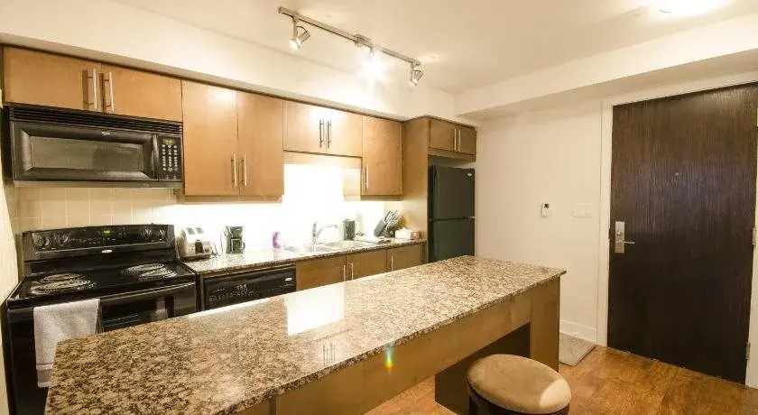 Royal Stays Suites - Blue Jays Way