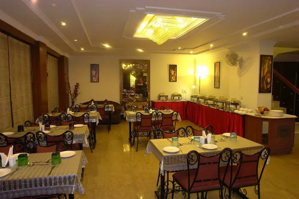 The Crest Inn