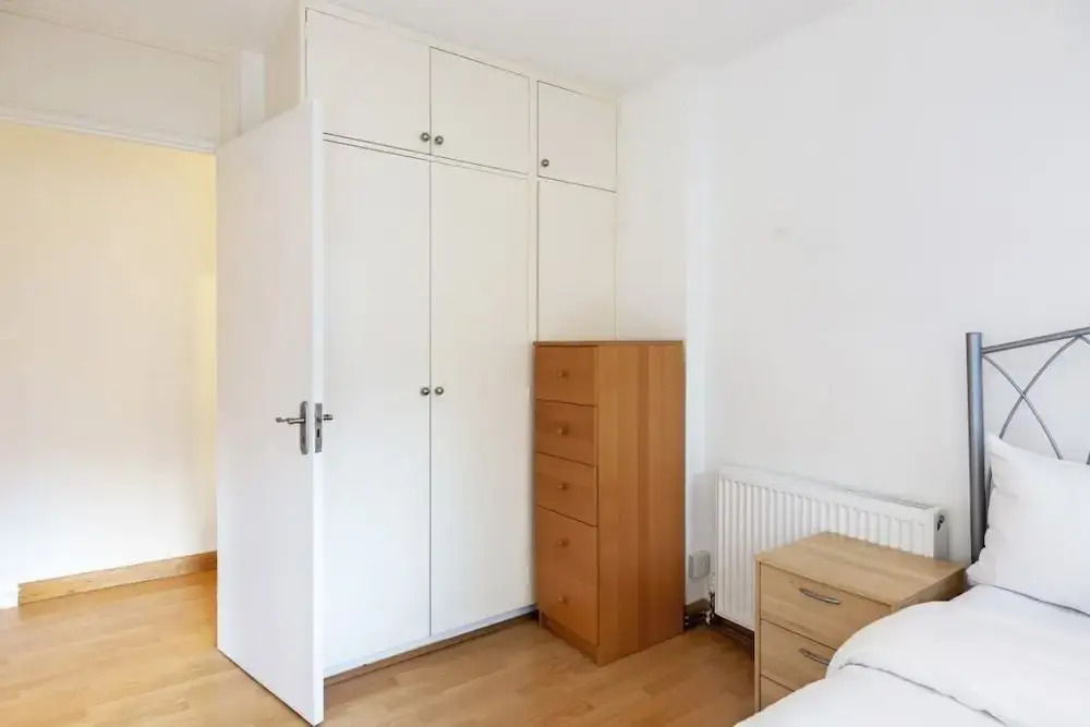 Modern & Spacious 2-bedroom House in Fulham
