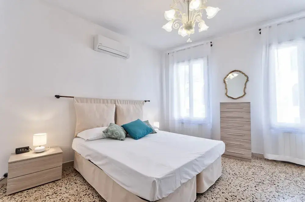 Tolentini Canal View Apartment