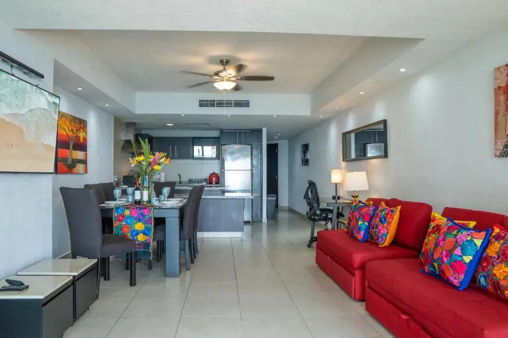 Ocean Front Condo Sleeps 4 Adults-Grand Venetian T3000-1606