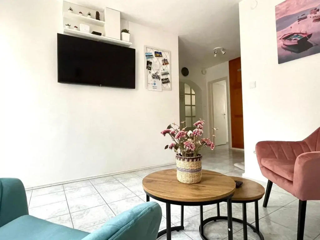 Barat Vendeghaz - Cosy Guesthouse - Teljes Haz Privat Udvarral - 4 Szoba, 2 Furdo