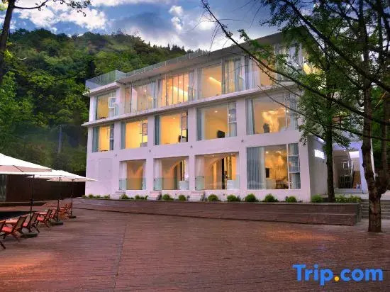 Shanjian Youmingyue Private Hot Spring Homestay (Dujiangyan)