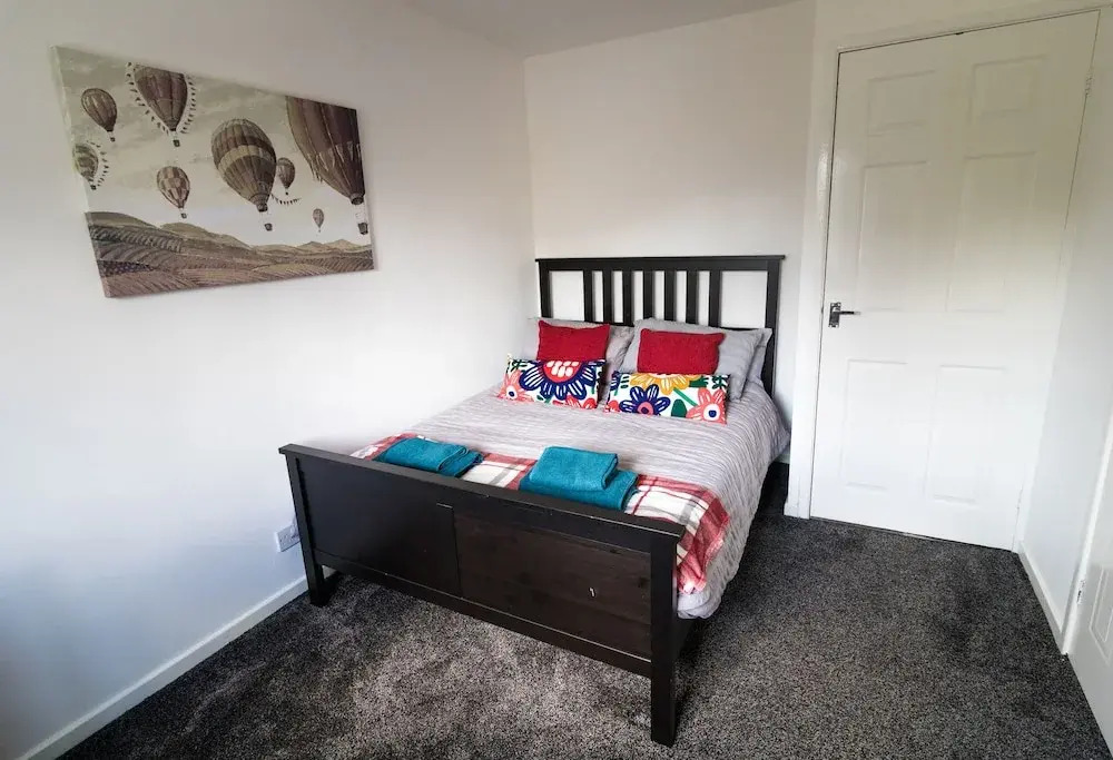 Ideal Home next to Queens Park, Manchester