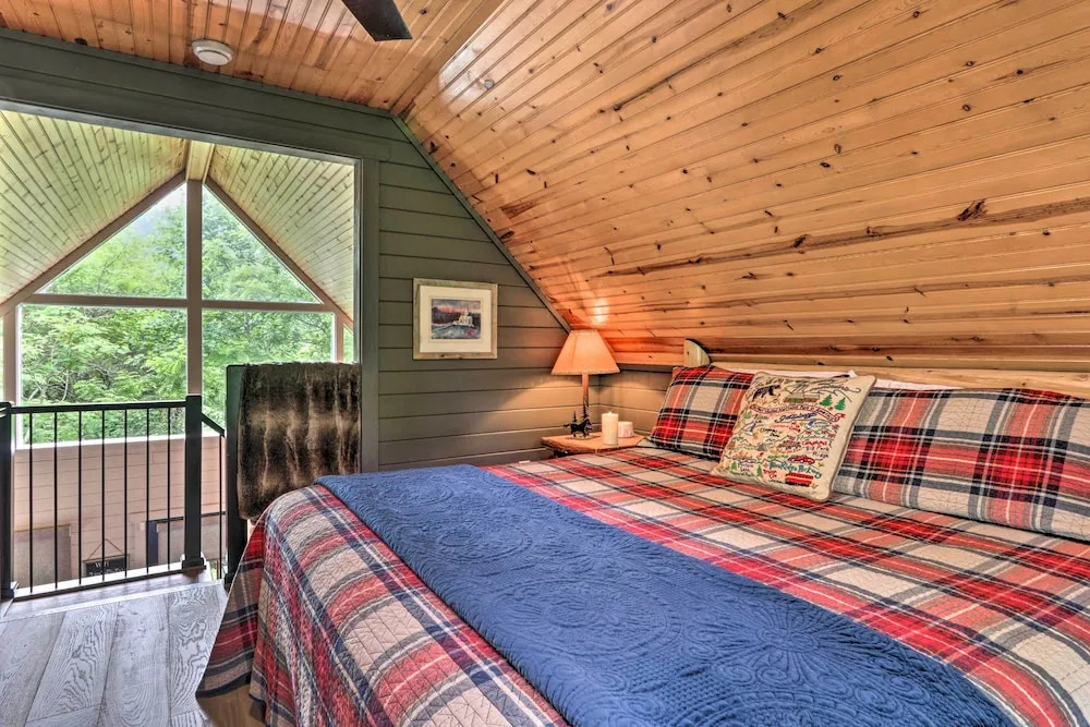 'the Moonshine' Cabin: Hot Tub, 3 Mi to Dollywood