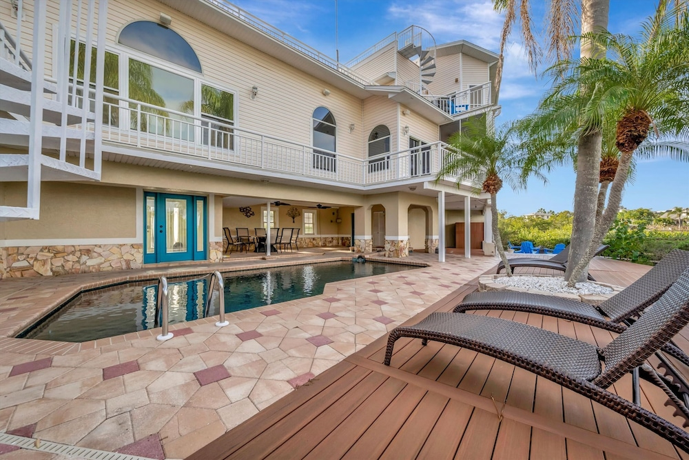 6B Waterfront Game Room Pool Hot Tub Dock
